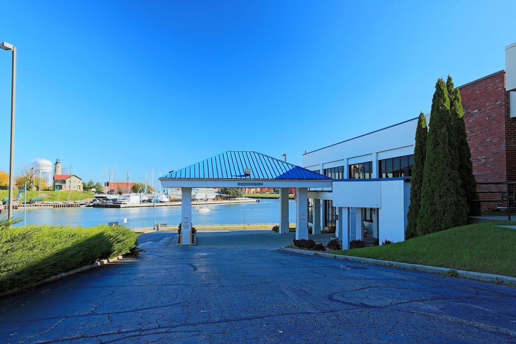 Wyndham Garden Kenosha Harborside Hotel Ngoại thất bức ảnh